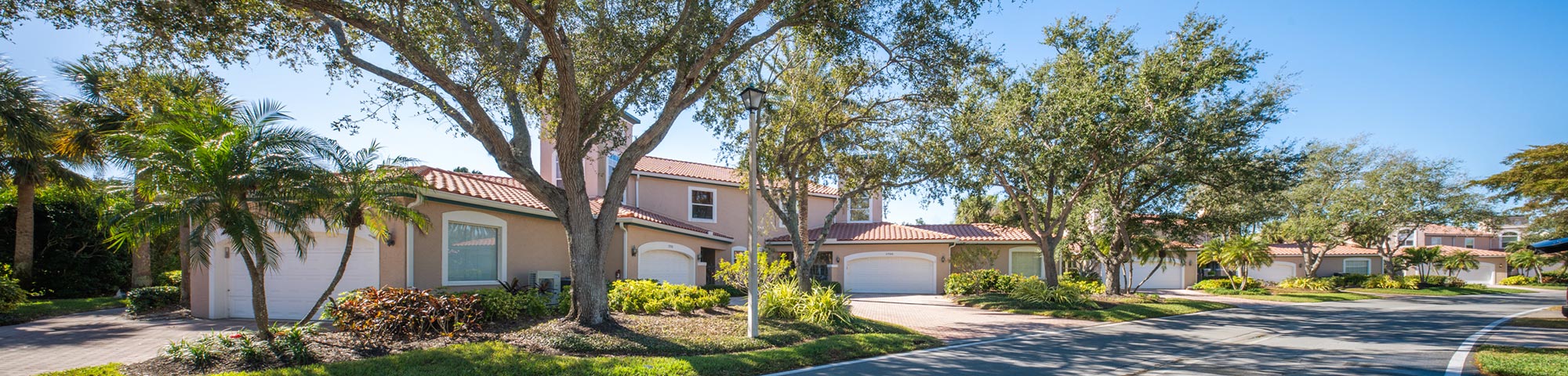 Villas at Eagles Point garages and entry from Sterling Drive curve